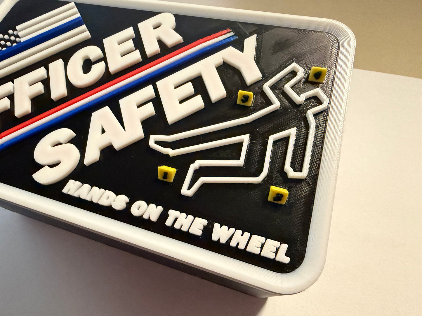Hands on the wheel !